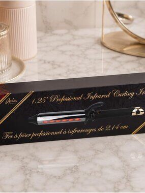 NEW Aria 1.25 Curling Iron
